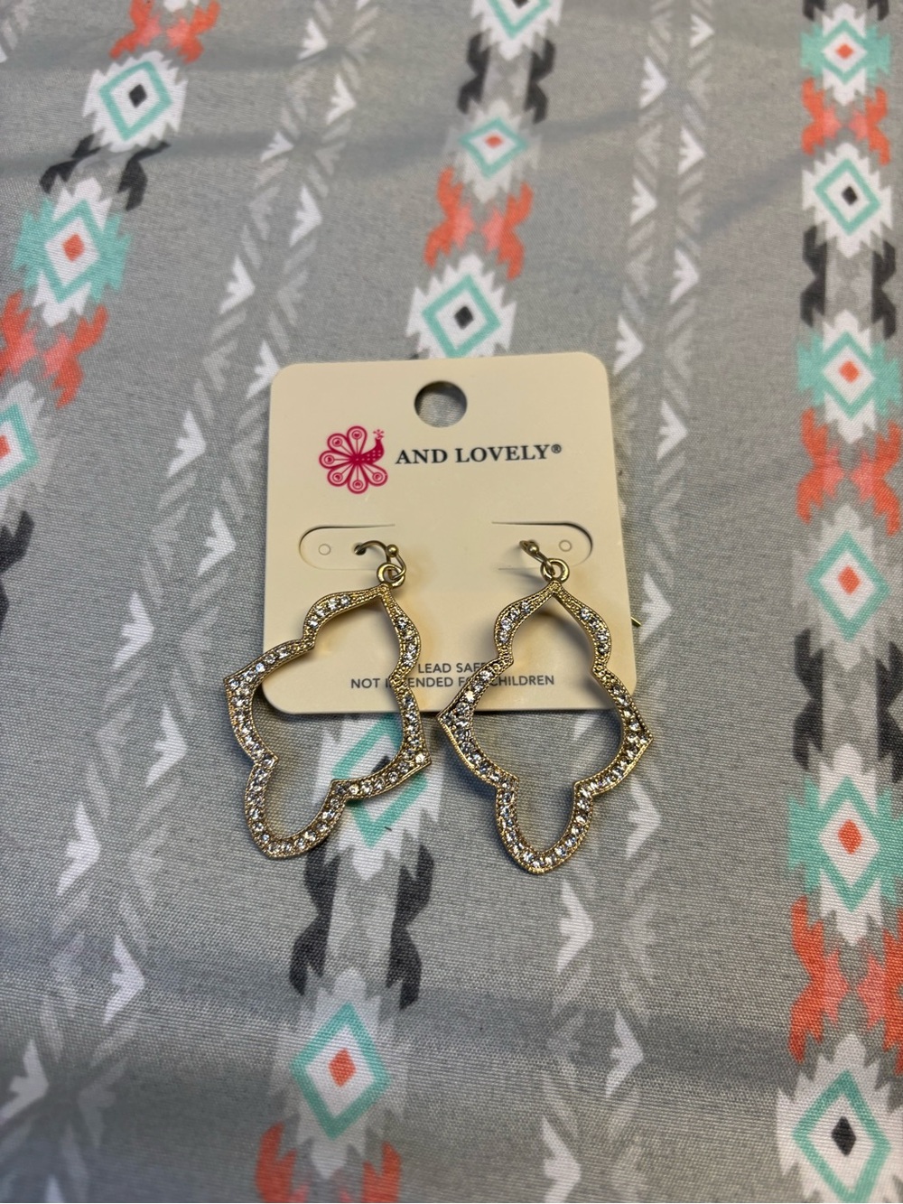 🧿NWT And Lovely Gold Crystal Openwork Dangle Earrings